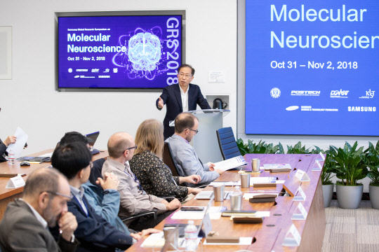 지난달 31일(현지시간) '삼성 리서치 아메리카'에서 열린 '글로벌 리서치 심포지엄'에서 국양 삼성미래기술육성재단 이사장(맨 위)이 인사말을 하고 있다. <삼성전자 제공>